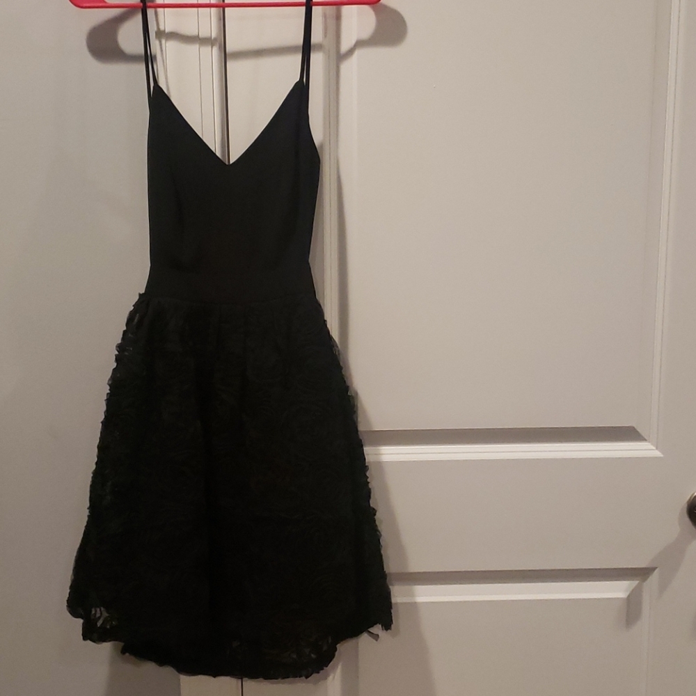 Miss Avenue Black backless floral dress